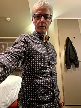 Snapshot of SexyLeon8 chatting on 09.17.25 SexyLeon8 online show from 09.17.25