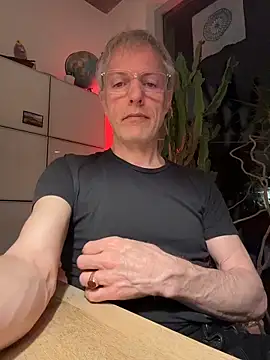 SexyLeon8 online show from 03.26.26