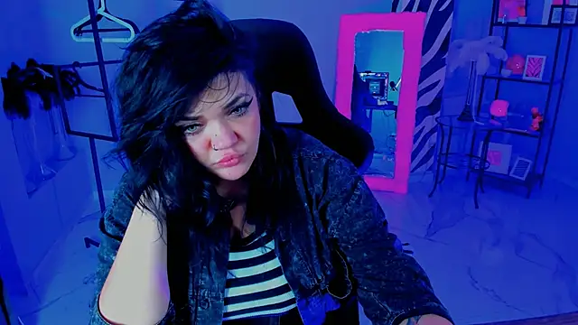 MaryHarrys online show from 10.21.25