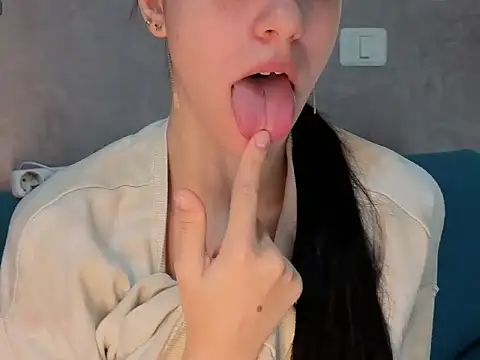 Pisypussy online show from 10.21.25