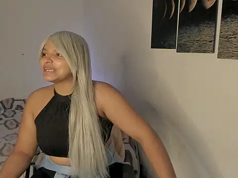 chloe kisses online show from 04.08.26