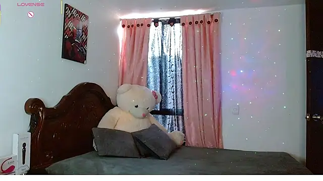 Hoolly Jones online show from 12.16.25