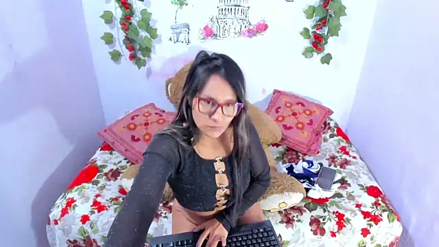 NataliaAndJulliam online show from 11.14.25