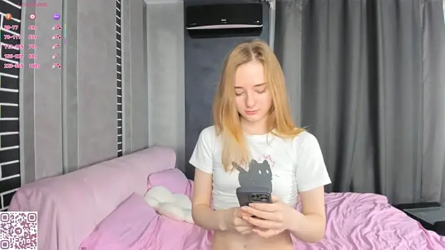 Snapshot of ElvinaRose chatting on 10.24.25 ElvinaRose online show from 10.24.25