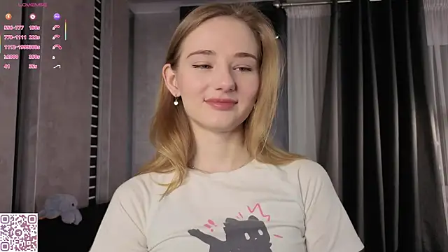 Snapshot of ElvinaRose chatting on 11.06.25 ElvinaRose online show from 11.06.25