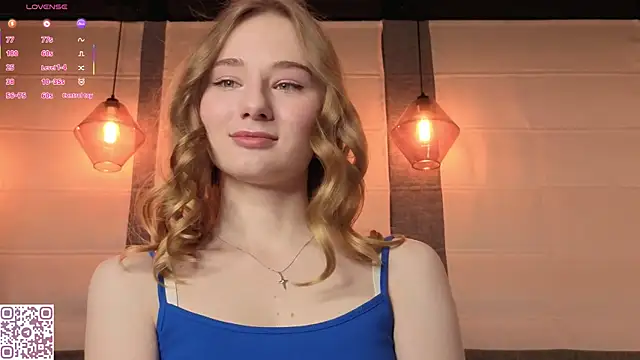 Snapshot of ElvinaRose chatting on 11.08.25 ElvinaRose online show from 11.08.25