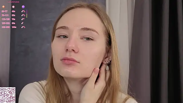 Snapshot of ElvinaRose chatting on 11.11.25 ElvinaRose online show from 11.11.25