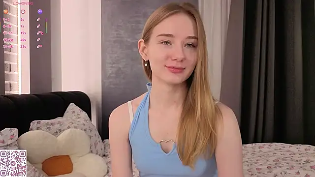 Snapshot of ElvinaRose chatting on 11.17.25 ElvinaRose online show from 11.17.25