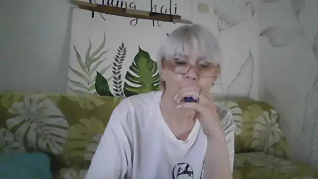 Catty Lady online show from 11.12.25