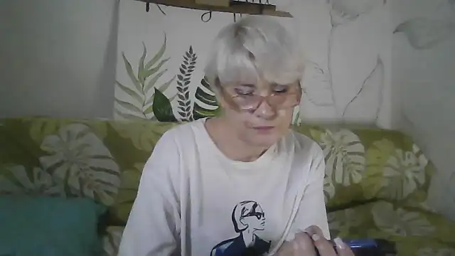 Catty Lady online show from 11.18.25