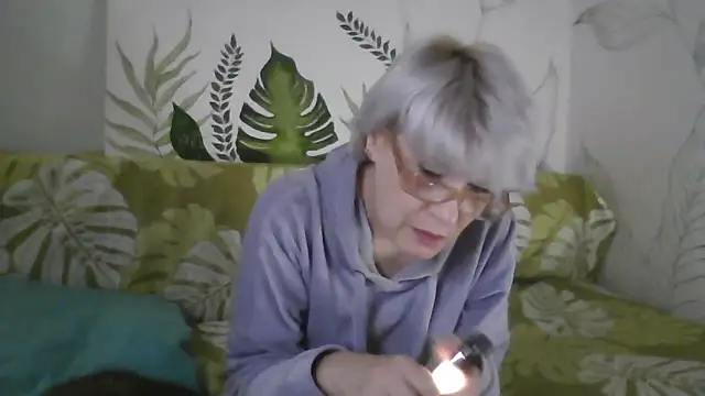 Catty Lady online show from 12.19.25