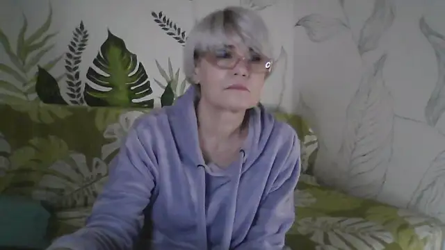 Catty Lady online show from 12.22.25