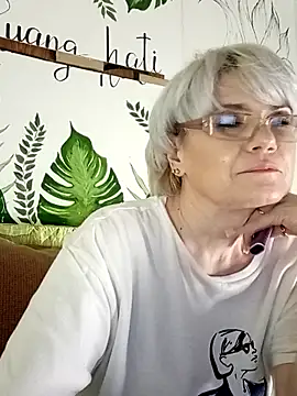 Catty Lady online show from 02.11.26