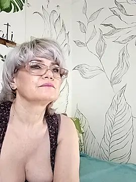 Catty Lady online show from 04.06.26