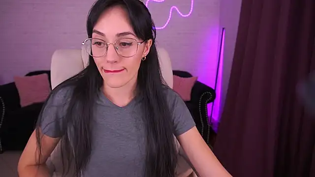 Snapshot of EviLune chatting on 11.29.25 EviLune online show from 11.29.25