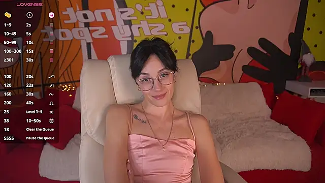 Snapshot of EviLune chatting on 12.14.25 EviLune online show from 12.14.25