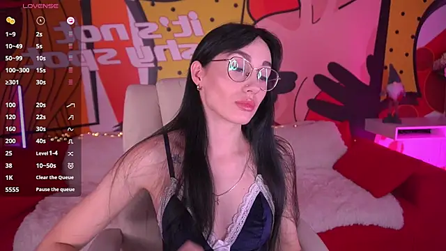 Snapshot of EviLune chatting on 12.18.25 EviLune online show from 12.18.25