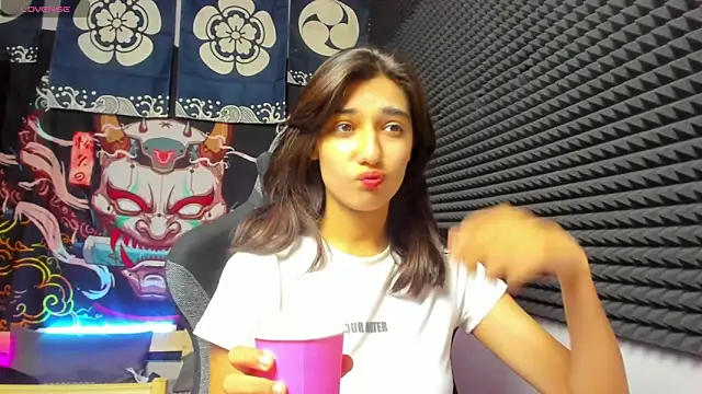 Snapshot of Elfy_Rare_ chatting on 10.23.25 Elfy Rare online show from 10.23.25