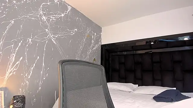 ZoeWestt online show from 10.20.25