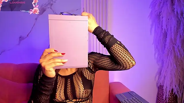 ZoeWestt online show from 12.20.25