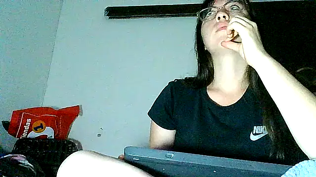 Snapshot of lareinalareinadelanal chatting on 10.23.25 lareinalareinadelanal online show from 10.23.25