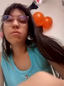 Snapshot of lareinalareinadelanal chatting on 10.26.25 lareinalareinadelanal online show from 10.26.25