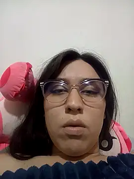 Snapshot of lareinalareinadelanal chatting on 11.17.25 lareinalareinadelanal online show from 11.17.25