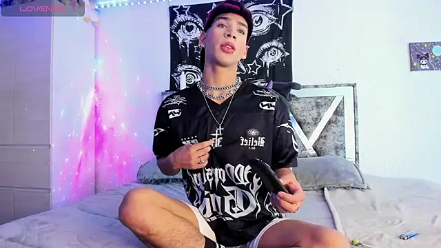 Snapshot of Dark_Boy26 chatting on 10.08.25 Dark Boy26 online show from 10.08.25