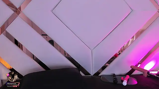 Snapshot of Mariee_rosee chatting on 10.23.25 Mariee rosee online show from 10.23.25