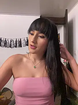 Snapshot of lenkaa chatting on 11.23.25 lenkaa online show from 11.23.25