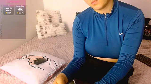 Snapshot of hannia_baileys chatting on 10.26.25 hannia baileys online show from 10.26.25