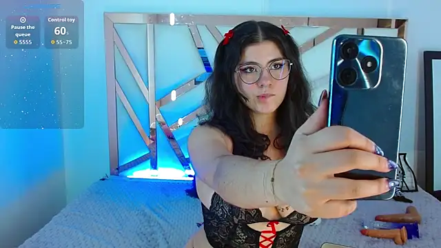 Snapshot of hannia_baileys chatting on 12.15.25 hannia baileys online show from 12.15.25