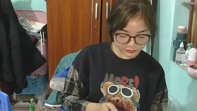 Uhem112 online show from 11.18.25