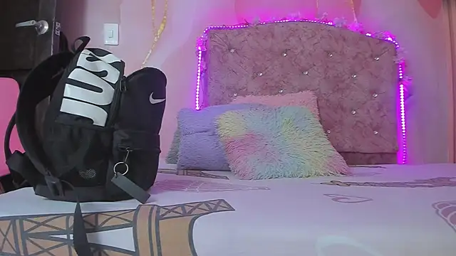 Snapshot of violet_taylor_ chatting on 01.06.26 violet taylor online show from 01.06.26