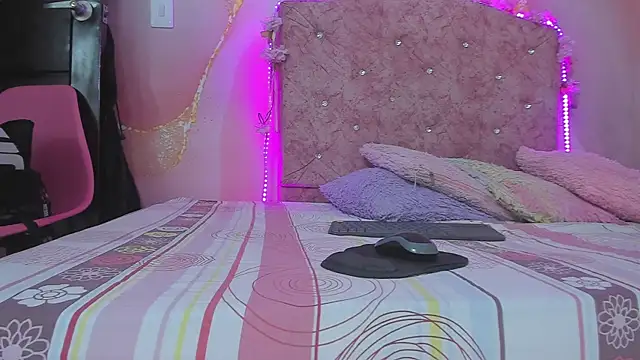 Snapshot of violet_taylor_ chatting on 01.12.26 violet taylor online show from 01.12.26