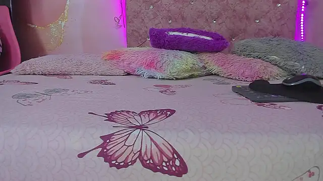 Snapshot of violet_taylor_ chatting on 02.06.26 violet taylor online show from 02.06.26