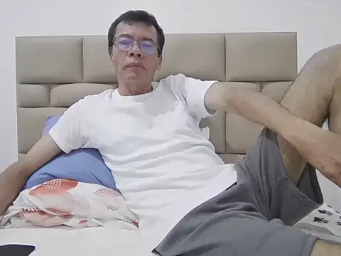 skinnylatino51 online show from 02.25.26