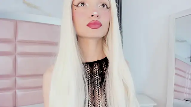 Snapshot of MaddieStark chatting on 11.07.25 MaddieStark online show from 11.07.25