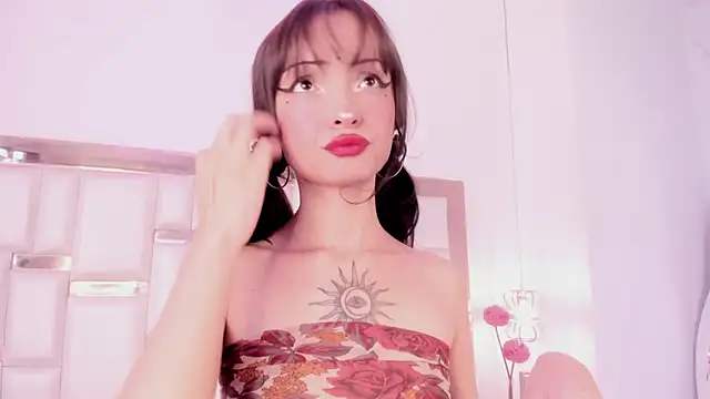 Snapshot of MaddieStark chatting on 11.13.25 MaddieStark online show from 11.13.25