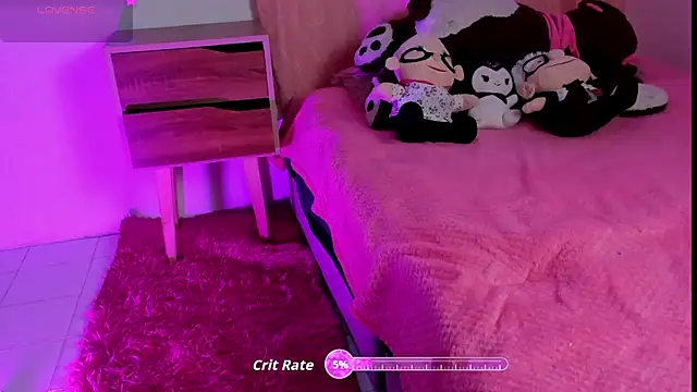 Alanaloiiss  online show from 10.31.25