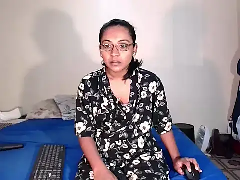 Snapshot of indiansweetflava chatting on 10.10.25 indiansweetflava online show from 10.10.25