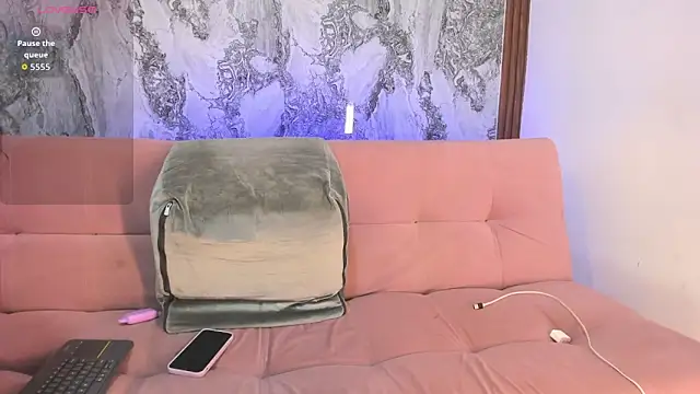 MiiaaCollinss online show from 09.10.25