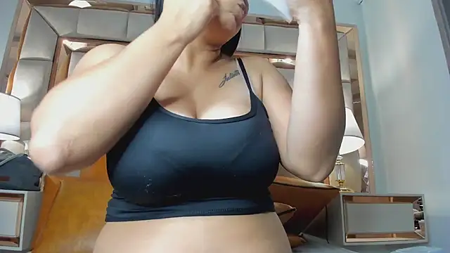 Snapshot of ValentinaBreats chatting on 06.02.26 ValentinaBreats online show from 06.02.26