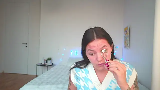 Snapshot of EwelynScott chatting on 10.06.25 EwelynScott online show from 10.06.25