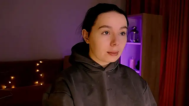 Snapshot of Di_na_Bell chatting on 02.15.26 Di na Bell online show from 02.15.26