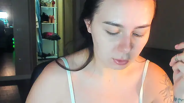 Snapshot of Di_na_Bell chatting on 07.20.26 Di na Bell online show from 07.20.26