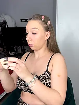 AlysonHuxley  online show from 09.09.25