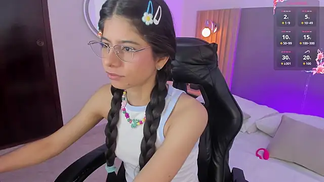Snapshot of carlina_15 chatting on 06.19.26 carlina 15 online show from 06.19.26