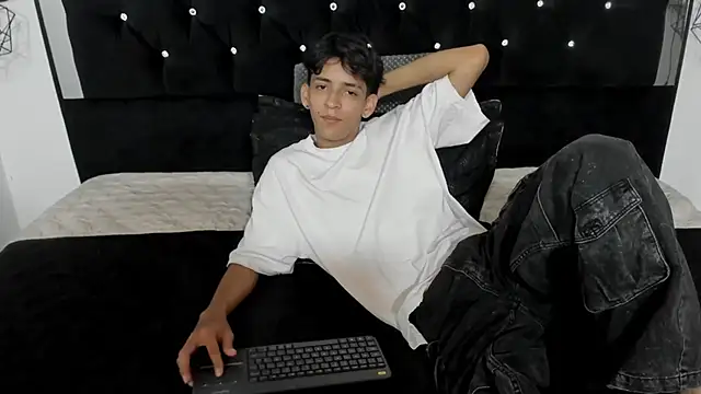 Sebas cat online show from 02.02.26