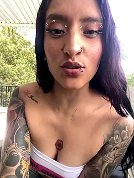 Snapshot of Scaarlettfox chatting on 10.26.25 Scaarlettfox online show from 10.26.25